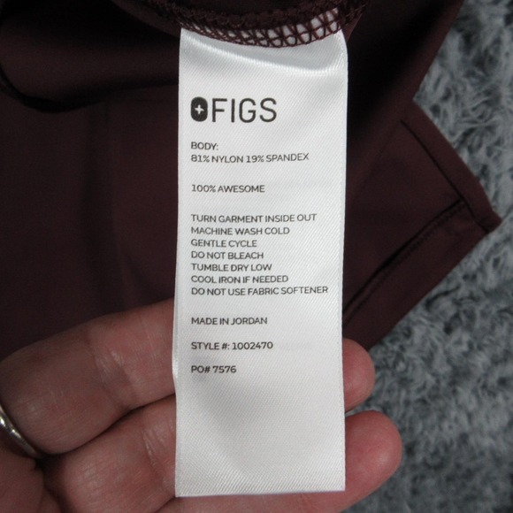 FIGS Tunic Womens XL Burgundy Alma Slim Crewneck Scrub Top Moisture Pockets NWT - Picture 13 of 16